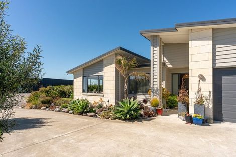 Photo of property in 18 Takahe Drive, Paraparaumu Beach, Paraparaumu, 5032