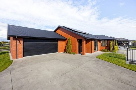 Photo of property in 15 Moemoea Place, Cambridge, 3434