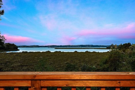 Photo of property in 31 Pipitea Place, Massey, Auckland, 0614