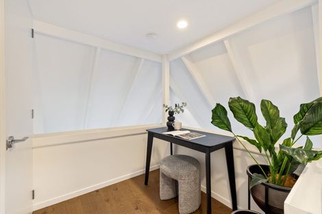 Photo of property in 10 Hobday Lane, Mount Pleasant, Christchurch, 8081
