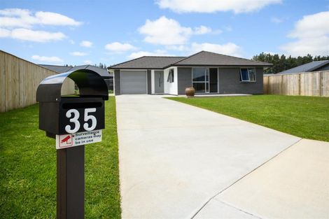 Photo of property in 35 Oldfield Lane, Marton, 4710