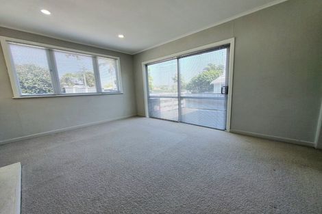 Photo of property in 17 Harrington Road, Henderson, Auckland, 0610