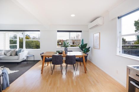 Photo of property in 36 Winston Avenue, Hokowhitu, Palmerston North, 4410