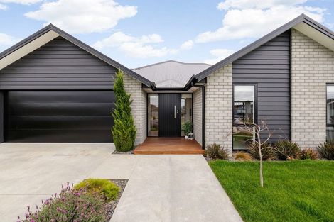 Photo of property in 19 Rose Leigh Drive, Cambridge, 3434