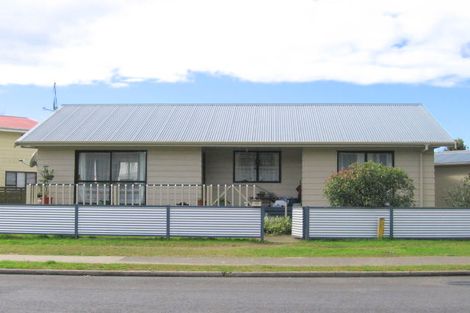 Photo of property in 100a Hilton Drive, Whangamata, 3620