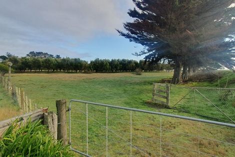 Photo of property in 1924 Parewanui Road, Parewanui, Bulls, 4894