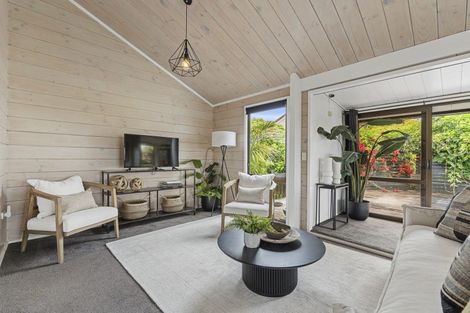 Photo of property in 6 Honnor Place, Hurdon, New Plymouth, 4310