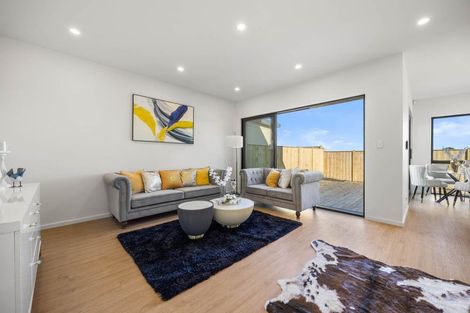 Photo of property in 32 Taipahitini Road, Rosehill, 2113