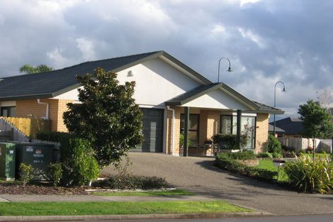 Photo of property in 1 Newinn Crescent, East Tamaki Heights, Auckland, 2016