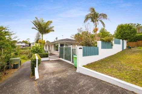 Photo of property in 1/15 Lancelot Place, Glenfield, Auckland, 0629