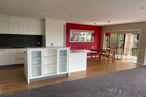 Photo of property in 4 Geoffrey Road, Torbay, Auckland, 0630