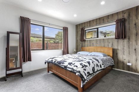 Photo of property in 8 Papatahi Place, Henderson, Auckland, 0610