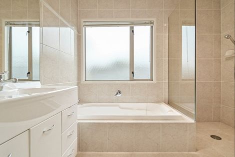 Photo of property in 8 Saint Hill Rise, Havelock North, 4130