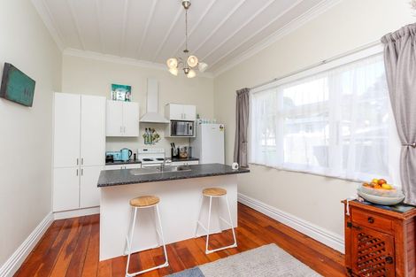 Photo of property in 14 Calvert Road, Moturoa, New Plymouth, 4310