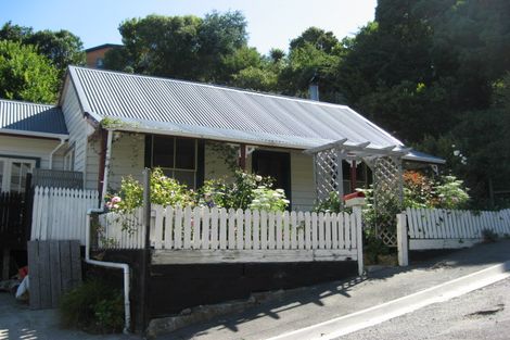 Photo of property in 21 Hawkhurst Road, Lyttelton, 8082