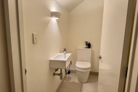 Photo of property in 1/5 Princes Street, Northcote Point, Auckland, 0627