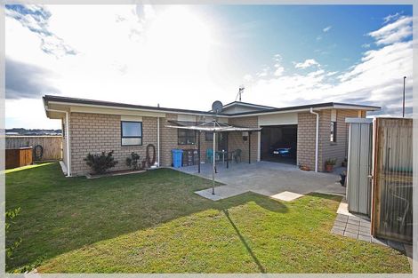 Photo of property in 25 Story Street, Foxton Beach, Foxton, 4815
