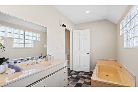 Photo of property in 2 Hatfield Place, Avonhead, Christchurch, 8042