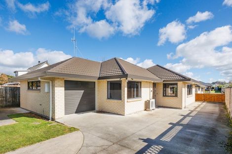 Photo of property in 31-33 Oak Crescent, Ashhurst, 4810