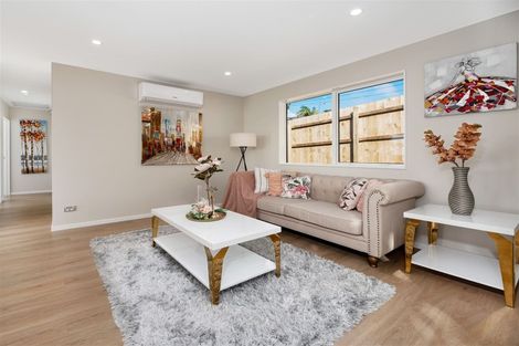 Photo of property in 18a Kearney Place, Massey, Auckland, 0614