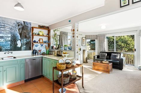 Photo of property in 16 Frances Street, Waikanae Beach, Waikanae, 5036