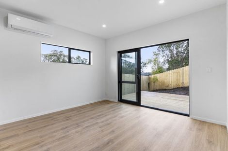 Photo of property in 8e Tahinga Street, Northcote, Auckland, 0627