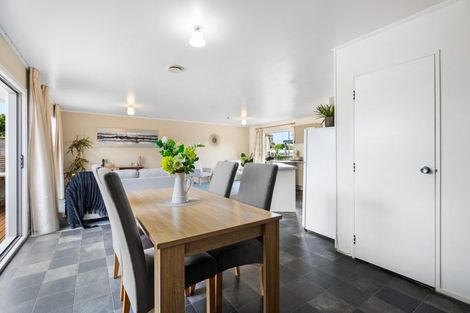 Photo of property in 12 Curlew Place, One Tree Point, 0118