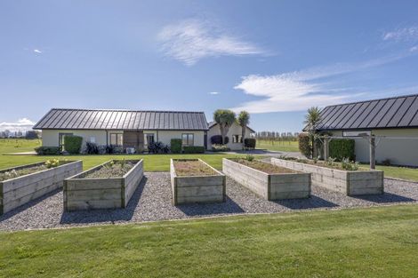 Photo of property in 585 Coutts Island Road, Coutts Island, Christchurch, 7670