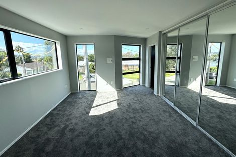 Photo of property in 2a Maunder Place, New Lynn, Auckland, 0600
