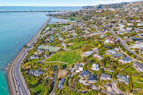 Photo of property in 4 The Brae, Mount Pleasant, Christchurch, 8081