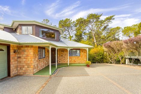 Photo of property in 12 Greenwoods Close, Titirangi, Auckland, 0604