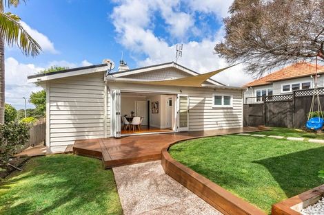 Photo of property in 12 Ngataringa Road, Devonport, Auckland, 0624