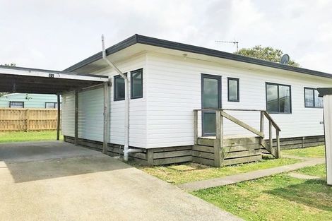 Photo of property in 2/5 Solveig Place, Randwick Park, Auckland, 2105