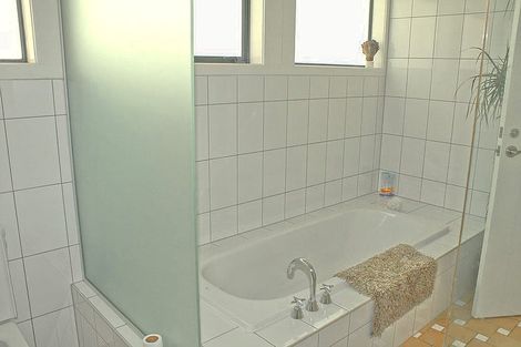 Photo of property in 222 Oriental Parade, Oriental Bay, Wellington, 6011