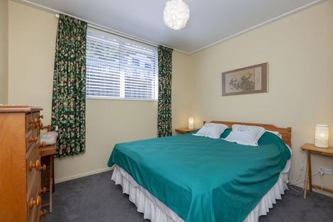 Photo of property in 72 Kakariki Grove, Waikanae, 5036