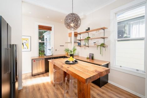 Photo of property in 58 Fairview Crescent, Kelburn, Wellington, 6012