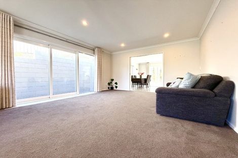 Photo of property in 17 Tamworth Crescent, Newlands, Wellington, 6037