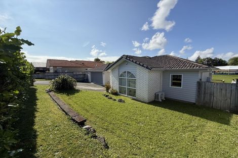 Photo of property in 10 Jezero Drive, Massey, Auckland, 0614