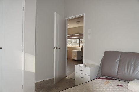 Photo of property in 83a Lake Road, Northcote, Auckland, 0627