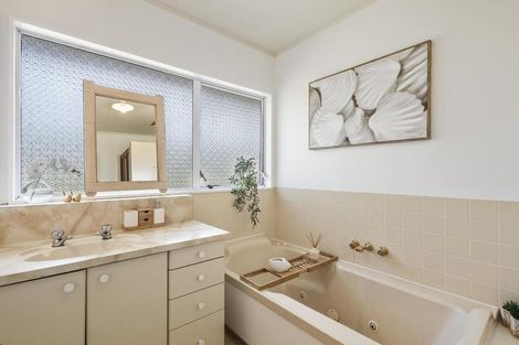 Photo of property in 8 Burn-murdoch Street, St Andrews, Hamilton, 3200