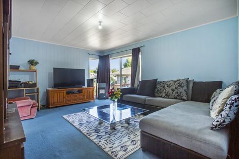Photo of property in 15 Pipitea Place, Massey, Auckland, 0614