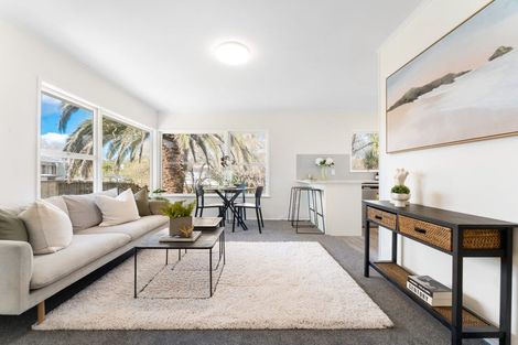 Photo of property in 2/14 Kapiti Place, Sunnynook, Auckland, 0620