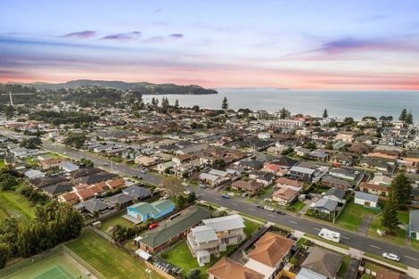 Photo of property in 220 Centreway Road, Orewa, 0931
