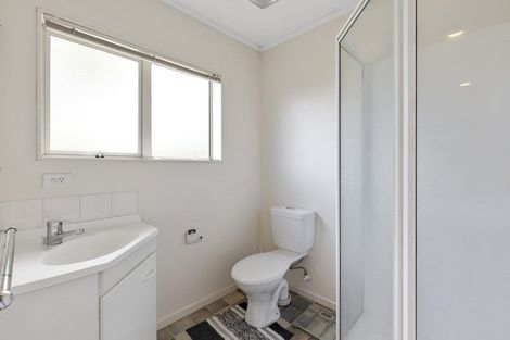 Photo of property in 2/8 Bronzewing Terrace, Unsworth Heights, Auckland, 0632