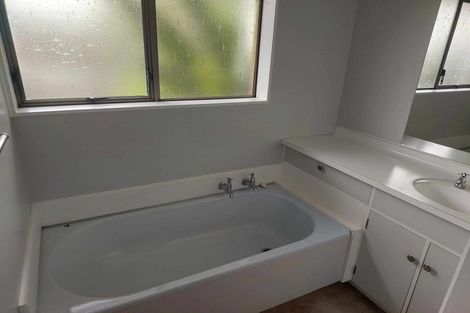 Photo of property in 2/29 Waterview Road West, Takanini, 2112