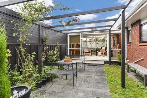 Photo of property in 2/20 Alma Road, Milford, Auckland, 0620