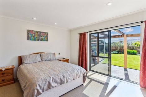 Photo of property in 27 Quadrant Heights, Paraparaumu, 5032