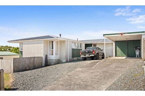 Photo of property in 4 Tawa Place, Waiuku, 2123