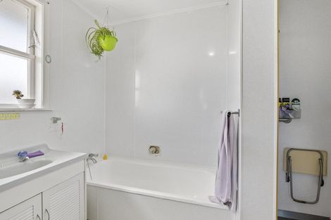 Photo of property in 65 Cloten Road, Stratford, 4332