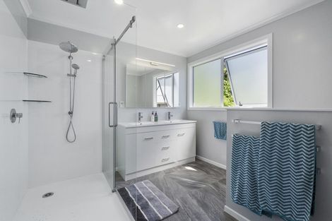 Photo of property in 5 Walton Road, Paraparaumu Beach, Paraparaumu, 5032